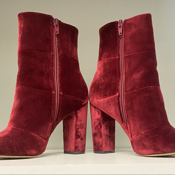 BCBG Generation Women's Velvet Burgundy Ankle Heeled Boots 7 Round Toe Booties. - Picture 3 of 7